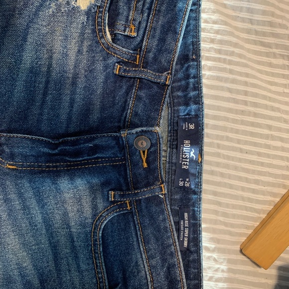 Ripped hollister jeans - Picture 2 of 3